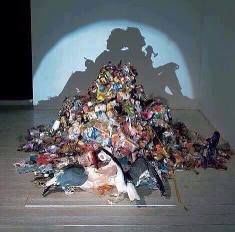 iIusionOptica's tweet photo. Arte creado con restos de basura http://t.co/DYNqJYu75U