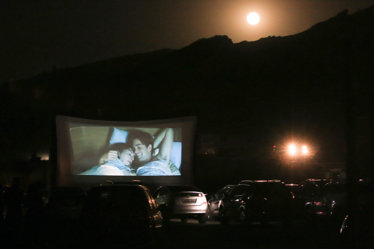 MAD_on_tweet's tweet photo. Өнөөдөр орой 21:00 цагаас River Beach амралтын газар #DriveinCinema гарахад бэлэн боллоо.
#MADSCREEN http://t.co/boutCjI88K
