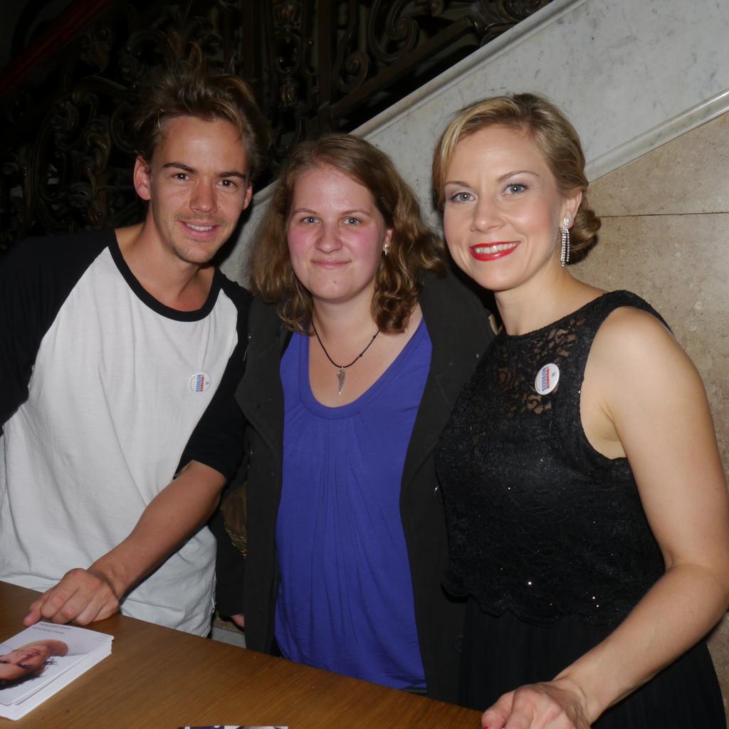 sjule's tweet photo. Danke @Kristinchen1989 für das Foto ..war ein super Abend bei MusicRocks! Mit @antonzetterholm und #KatrinTaylor 😍😁 http://t.co/aqczBZynk6