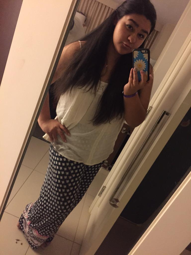 ariananicolex's tweet photo. When @MatthewLush tells you that you look sexy in your bell bottoms 😅😍😈💕 #BringingEmBack http://t.co/DH83iZmJXn