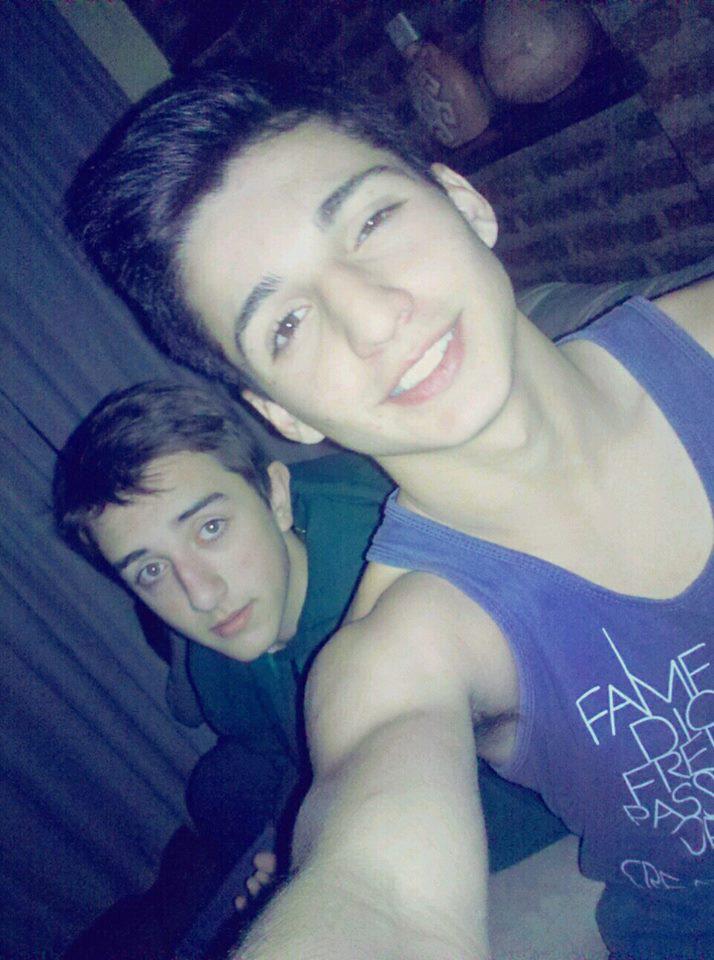 LuchoV6's tweet photo. Salio Selfie con este puto 👇 . #BRO ✌ #CONSUEÑO 😴 #PUTOFLASH 👊 http://t.co/4aA61akLO4