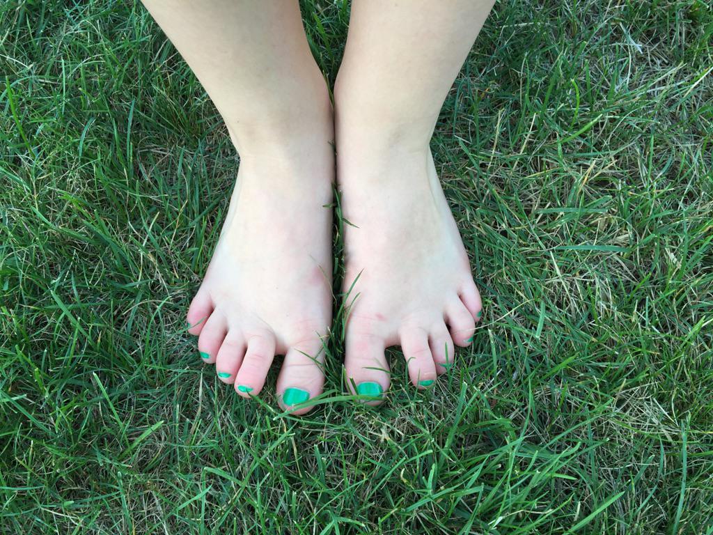 ElfElfx3's tweet photo. Aren't these the cutest little feet ever?!?@Emiwee0801 #sausagetoes #circustoes http://t.co/Ur6WeH1Aqb