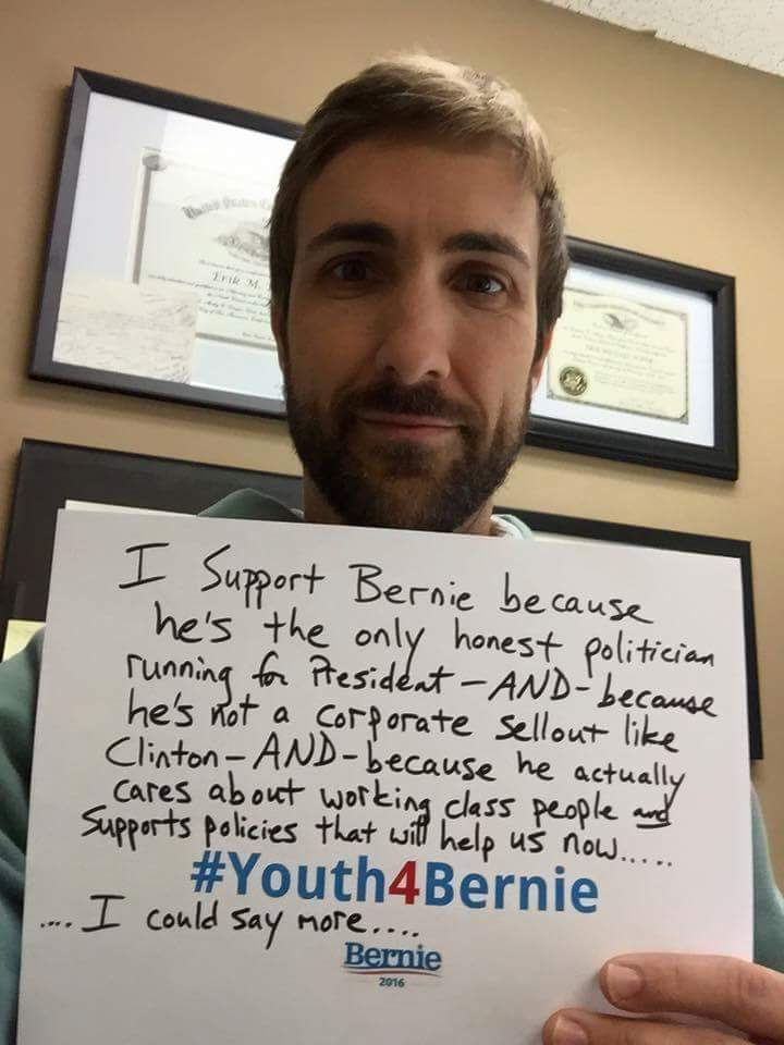 LollipopCrumbs's tweet photo. I love seeing these! Would be great to see them from everyone! #Youth4Bernie #Millennials4Bernie #Bernie2016 http://t.co/zVKSe9bIKZ