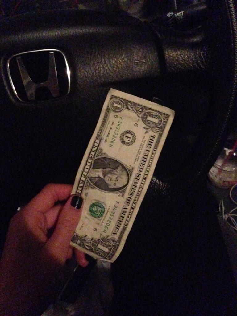 katie_krueger21's tweet photo. S/O to whoever dropped a dollar out of their car on 97, you the real mvp #ipulledover http://t.co/pgntIgU1rC