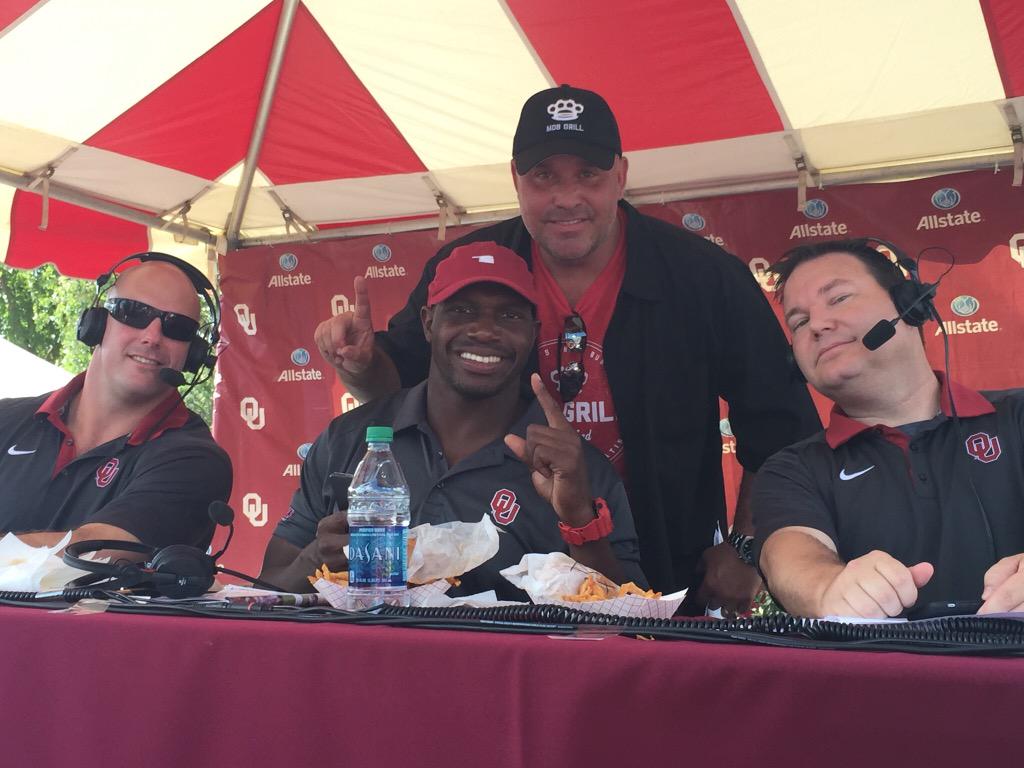 MOBGrill's tweet photo. @PlankShow thanks for hanging with @MOBGrill today! #BEaMOBster #MOBgrill #OUFanfest http://t.co/Wn1jOPDE9n