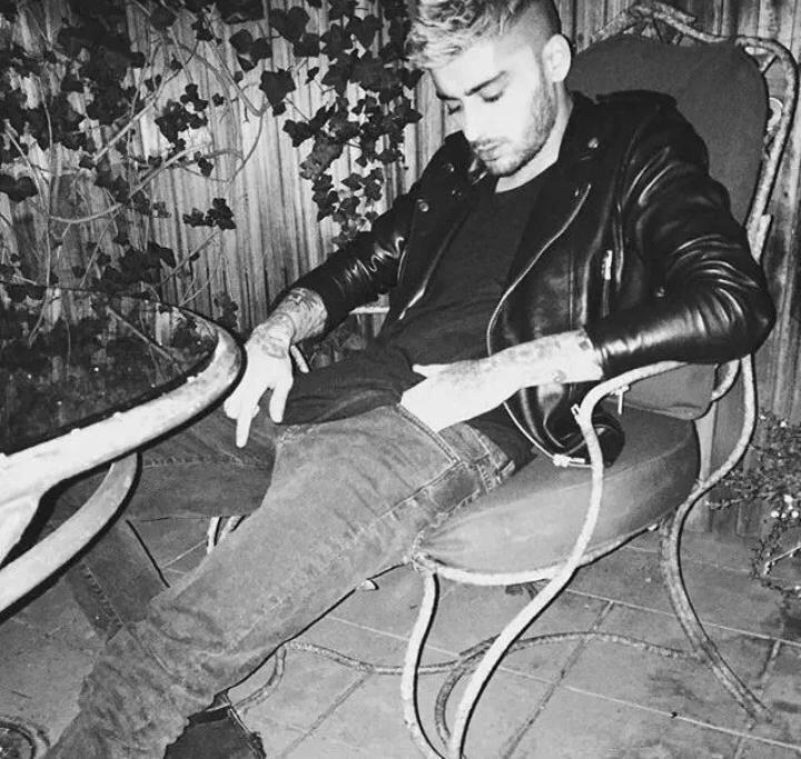 1DZUpdates_BOL's tweet photo. Te tranquilizas un poco y Zayn llega con esta foto. ASÍ NO SE PUEDE 

#OTRAMonteal http://t.co/LTzC2jaNSI