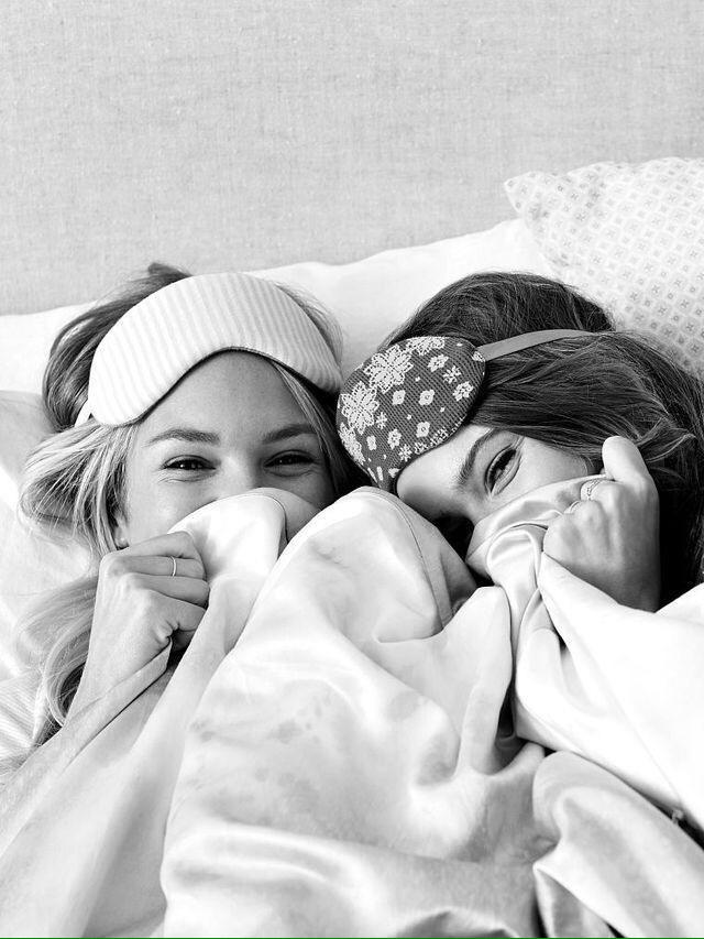 FarmGirlModel's tweet photo. We don't wanna get outta bed #Behadice http://t.co/EVgu4J8aSF