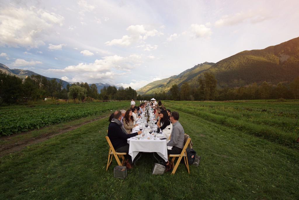 1 pic. Perfect end to a wonderful al fresco #AraxiLongtable dinner for 200 guests in the mountains. http://t.co/rV19cl7ZLb