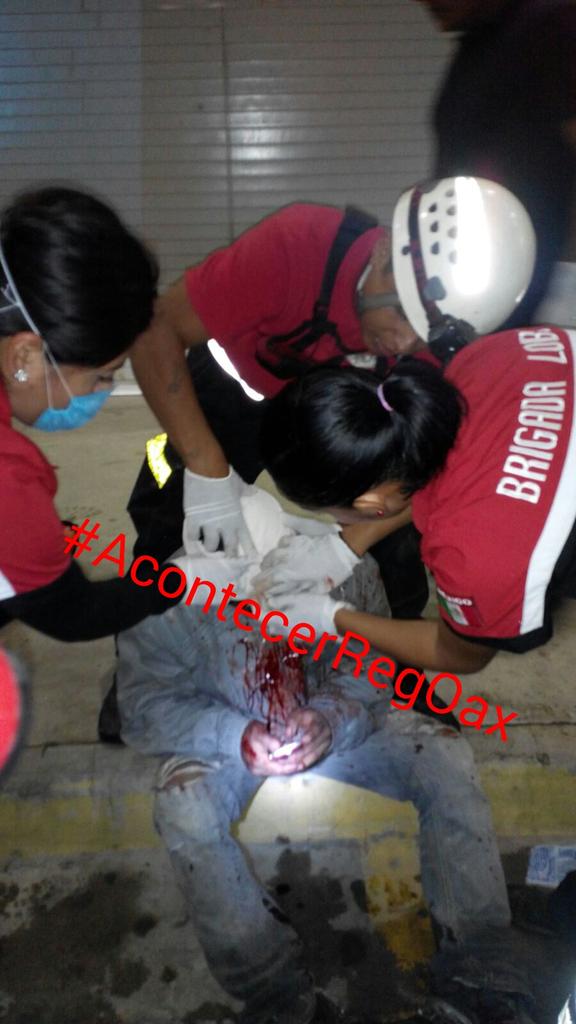 cometaof69's tweet photo. Asi el atropellado sobre av. Montoya por urbano Sertexa mismo q es detenido sobre simbolos patrios @Spiaboc #ARO http://t.co/j48Rh4SHPD