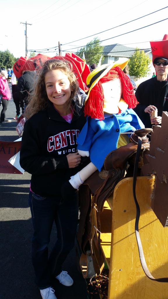 bnliebel15's tweet photo. Blast to the past with my favorite childhood story character 😍❤ #brookslibrary #cwu #madeline http://t.co/z6wptUfogC