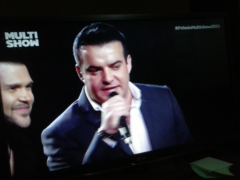 chiara_michelle's tweet photo. Boa Noite! #Fotos #premiomultishow2015 Dupla #MarcoseBellute
Amei vocês cantadando. http://t.co/EfoDRJMpOH