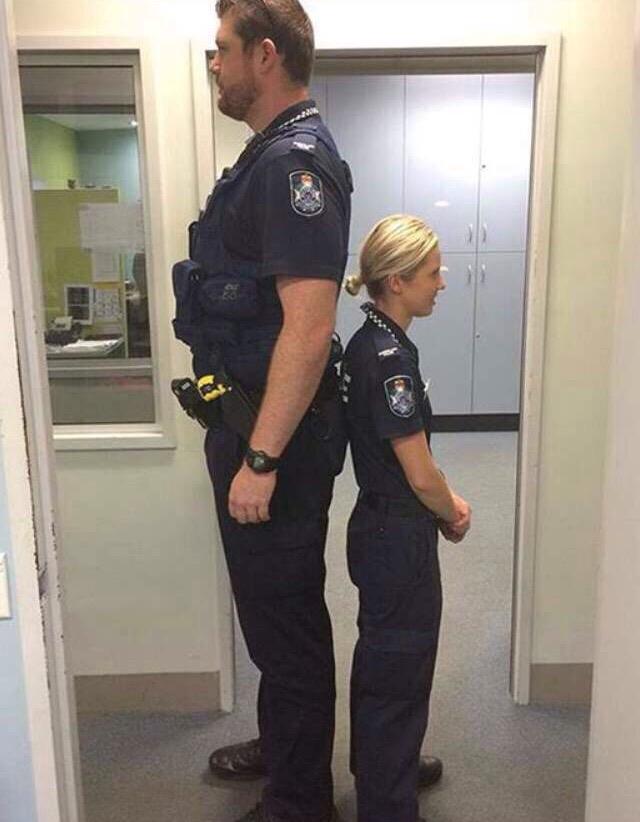 Tallproblems913's tweet image. How you feel standing next to someone who is under 5&apos;5 #Tallpeopleproblems