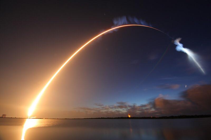STEMSteph's tweet photo. Atlas V Rising (long exposure) #MUOS4 http://t.co/aQqXzat9J8 http://t.co/wLlyNFIBuh