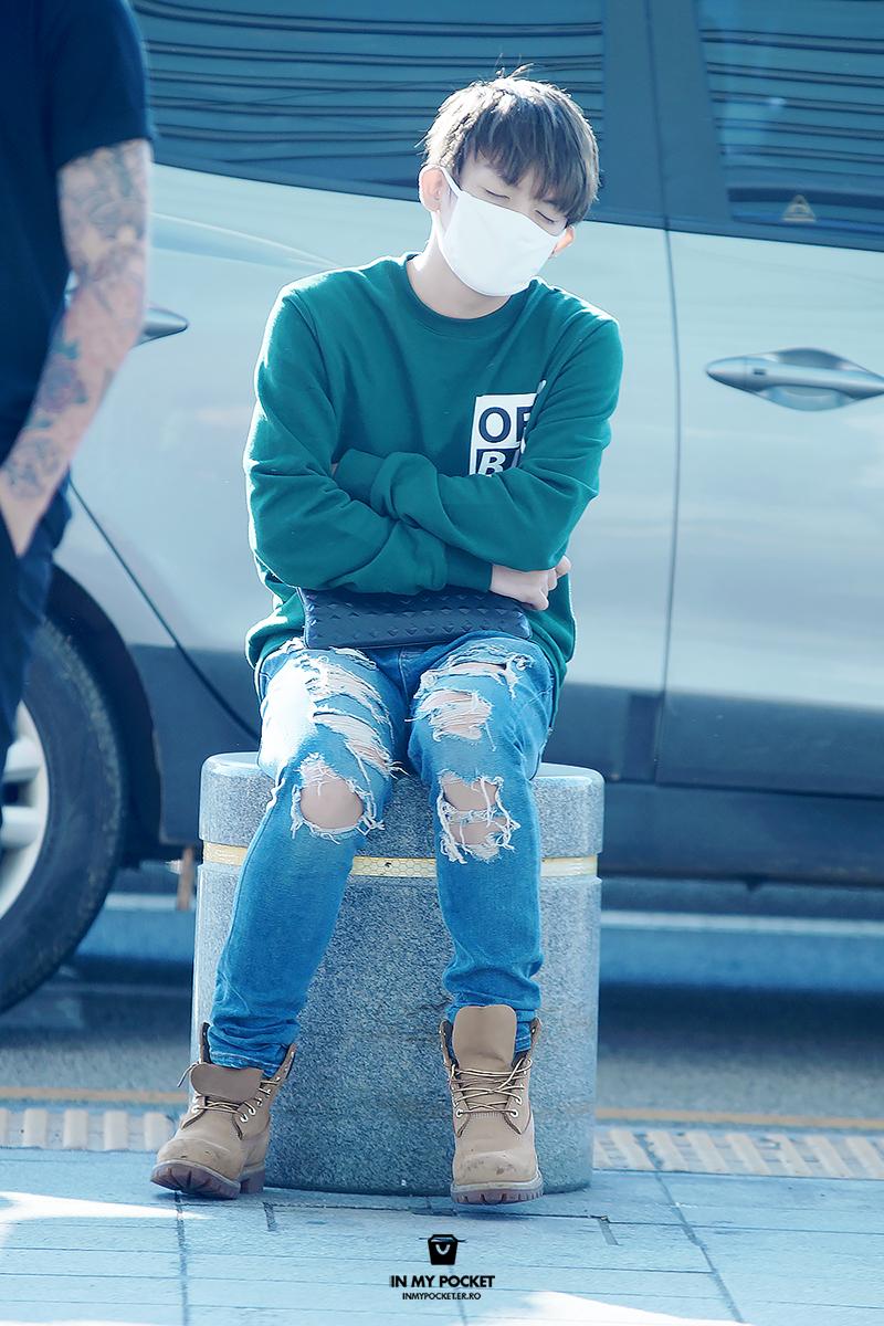 150906 #리키 <a href="/TEEN_TOP/">틴탑(TEEN TOP)</a> 

주머니에 넣고싶은 귀여움 ㅇ-<-<

> i.imgur.com/61LQ0qd.jpg
>