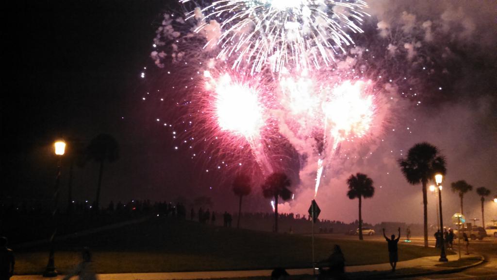 JessicaFCN's tweet photo. fantastic fireworks display for the 450th! @FCN2go @StAugustine450 #celebrate450 http://t.co/eCZSPt8Avy
