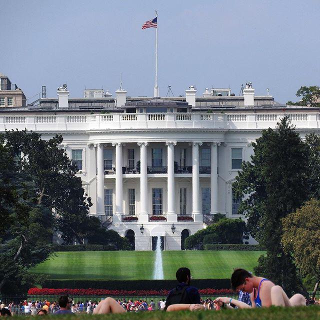 whphotos2013's tweet photo. #WhiteHouse from afar #WashingtonDC #labordayweekend #sightseeing #familytrip #whitehousep… http://t.co/xQrwWgG2N2 http://t.co/JSO9dHQAlV