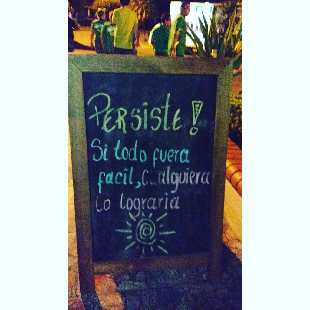 LoreVellocet's tweet photo. Oportunidades para el Valle del Cauca, mensajes bonitos nos encontramos en el camino. #Verde55 http://t.co/XpSL9dHAd0