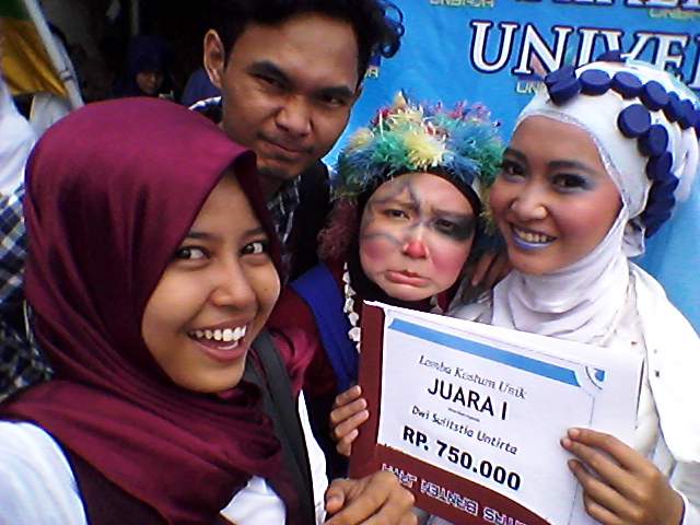 Congrats teh Dwi atas raihan Juara 1 Kontes Busan Daur Ulang di UNBAJA. Salam bangga~