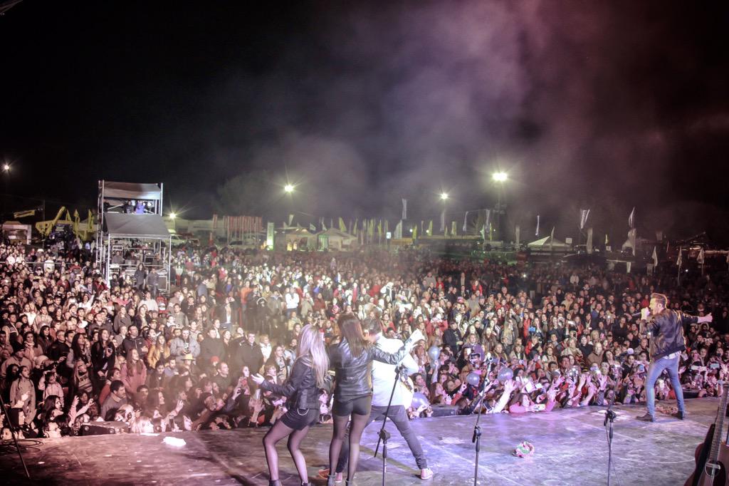 Fotos y mas fotos dl show d recién #TusOjosMisOjosenSanVicente #StaFe #ARG
GRACIAS A TODOS!!!