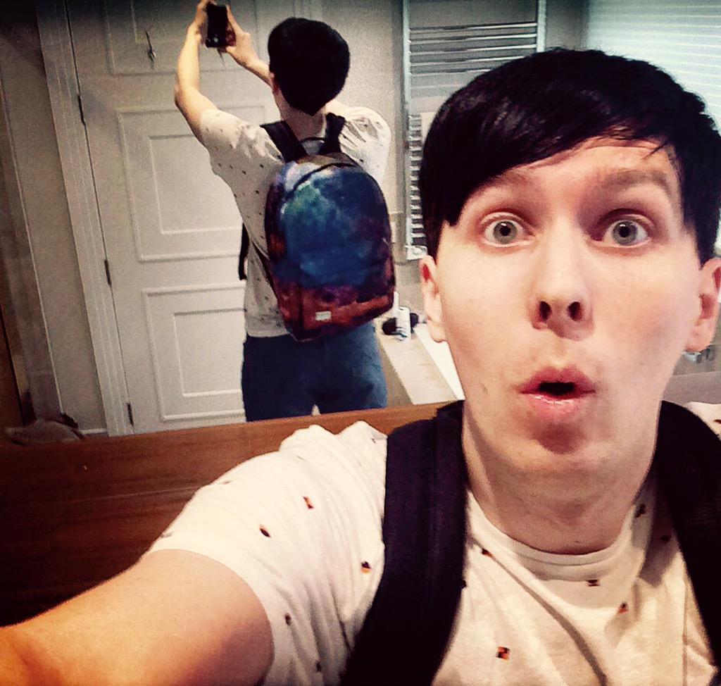 pinkgirlkjj's tweet photo. @AmazingPhil
#mirrorbutt http://t.co/0jGOsu52KM