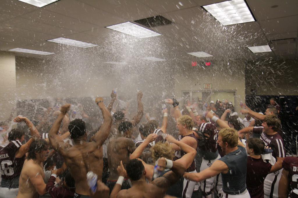 aggiefblife's tweet photo. IT TOOK EVERYBODY! 

#LETEMSLEEP #ItsAboutUs https://t.co/b4N93X0Xro http://t.co/Rh1UppYLTn
