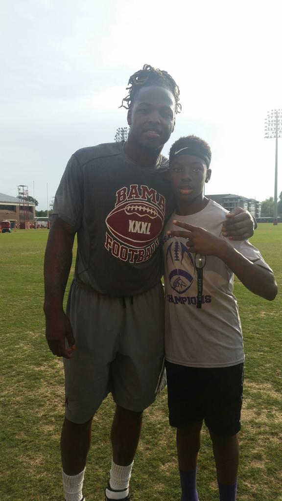 MommaJetFlight8's tweet photo. Way to go #Bama great season opener #RollTide from Arizona my son w/#DerrickHenry this past summer #BAMAvsWISC http://t.co/PUZBAeanf5