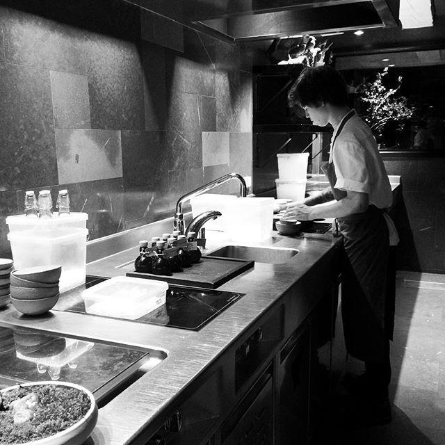 toscanalatienda's tweet photo. Gaute @gauteschartau prepares for his project... #saturdaynightprojects #portraitofachef by katherinebont http://t.co/CZwX76UB0H