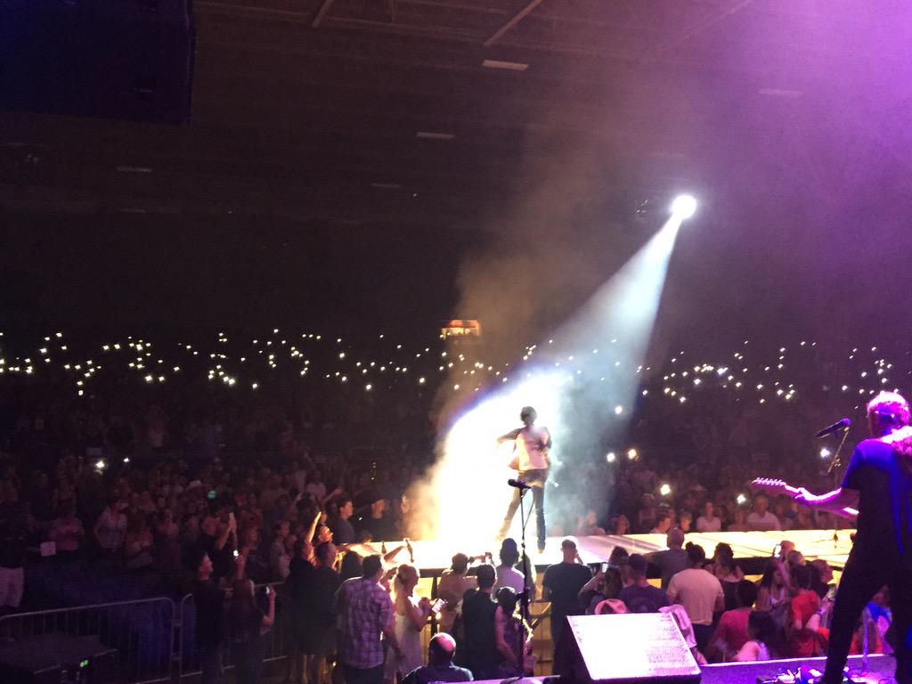 janson_chris's tweet photo. Proud to be in my home state Tonight! Ya 'll made my night. Love ya #goodtimesandpickuplines http://t.co/SyDZNp6jZm
