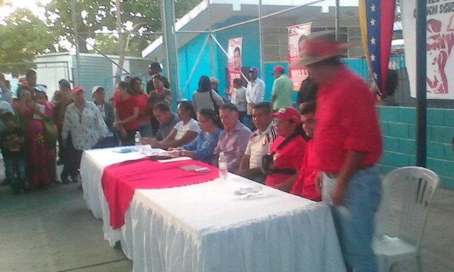 RediZulia's tweet photo. La @RediZulia acompañando Encuentro Gobernador y Candidatos del circuito 8 con Ubchs parroquia Manuel Dagnino http://t.co/aFk8CBDKVK