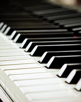 MastersMarie1's tweet photo. FREE show tomorrow @fontanelmansion #winery 🍷2-5PM #music #jazzicalblues http://t.co/c6kZb5axwz