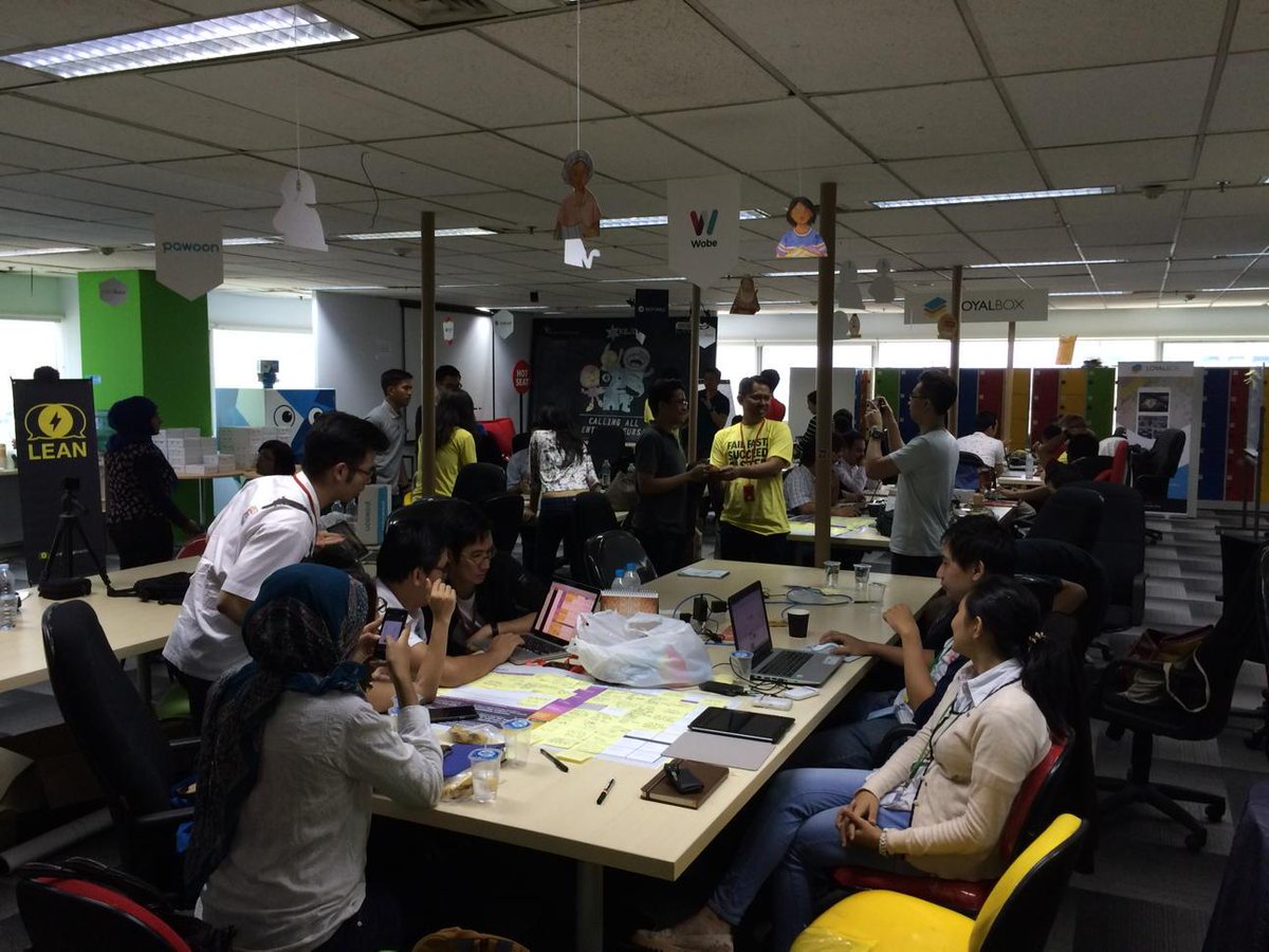 dondihananto's tweet photo. Final preparations toward the final presentation. Who'll win the prizes for best learning? #leanjkt @lean_id http://t.co/e2vjVaZEOj
