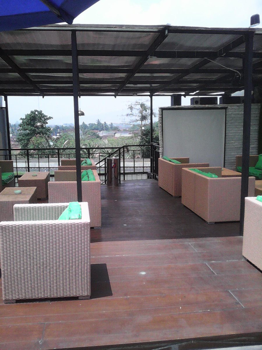 pratamapraktis's tweet photo. relax and see the sights on the roof "Pratama Praktis" http://t.co/EIKA9VVAYc