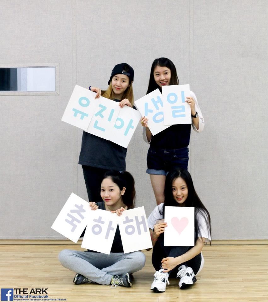 [#디아크/Facebook]
유진 생일을 위해 몰래 모였다능...?!
facebook.com/official.TheArk

#HBDYujin
#케이크앞_유진이_맞아요(⁄ ⁄^⁄ᗨ⁄^⁄ ⁄)
#유나_맞춤법은_이해해주세요