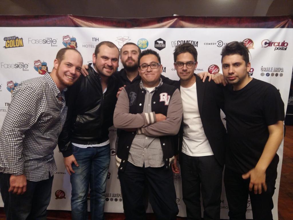 BetterCallRulo's tweet photo. 😂😂😂 stand up night!!
#LaCulpaEsDeColon #comedycentral 
@robtalcual @cejaspobladas @fabriziocopano http://t.co/6QKF6DwViT