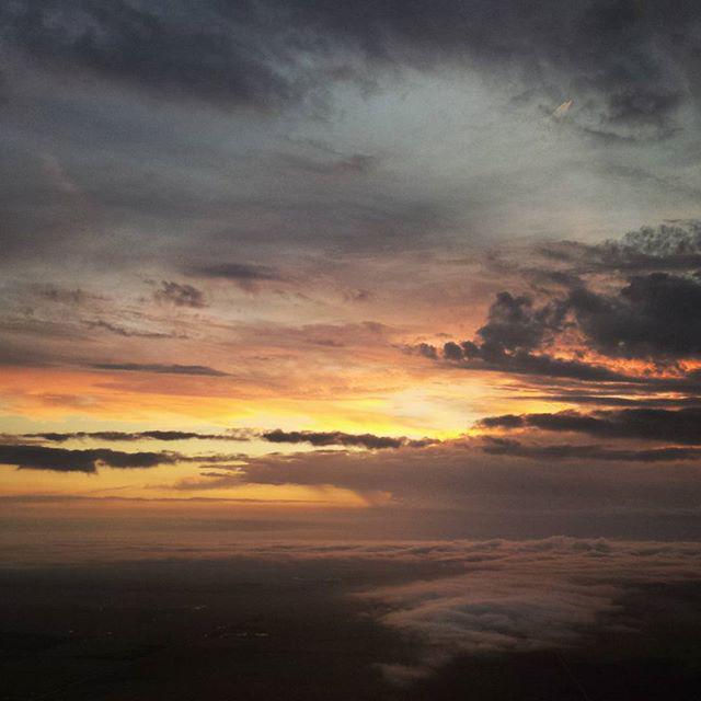 NatlParksPhotos's tweet photo. by imamreen: I know another sunset shot but watching one amongst the clouds is a whole new game.
#sunsetflights #p… http://t.co/snoR5vy6xE