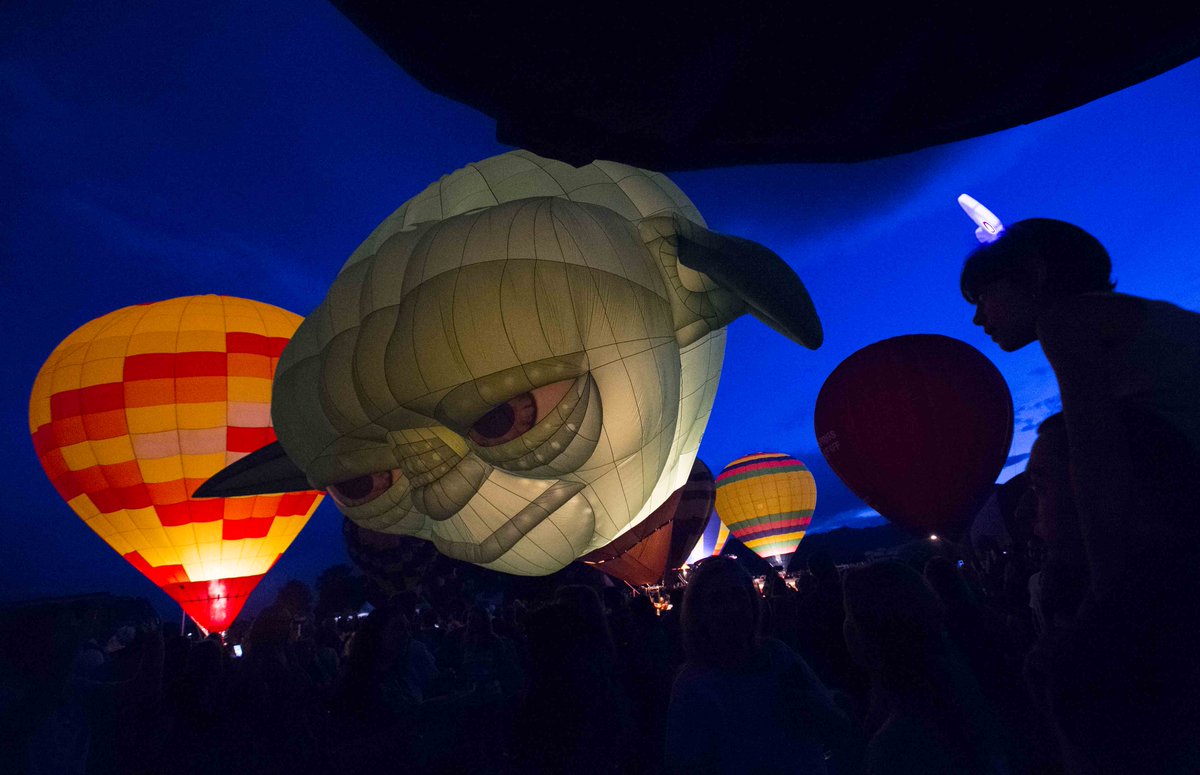 cogrizzly's tweet photo. Lots of fun at Balloon Glow in Colo Springs.  See http://t.co/kO19aztyFw for more pics.@csgazette  #colorado http://t.co/4ijCOijGlK