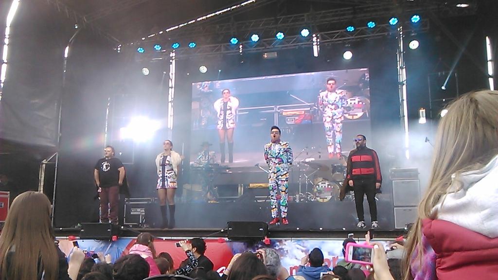 nubarilo's tweet photo. Gran tarde en el #CocaColaTour. QUE BIEN LA PASAMOS 👌 🙌 👏 @CocaColaAr @CerroCatedralok @CrespoVirgi @esmirandamiamor http://t.co/dm70irl8Wd