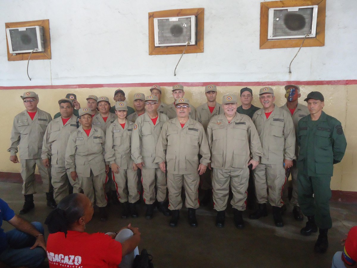 ZammourAlcalde's tweet photo. CUARTEL PAEZ MARACAY MILICIANOS Y MILICIANAS DE LA FORMACION ESPECIAL ARABES CON CHAVEZ #CHAVEZVIVE http://t.co/dnrGzfb3vr