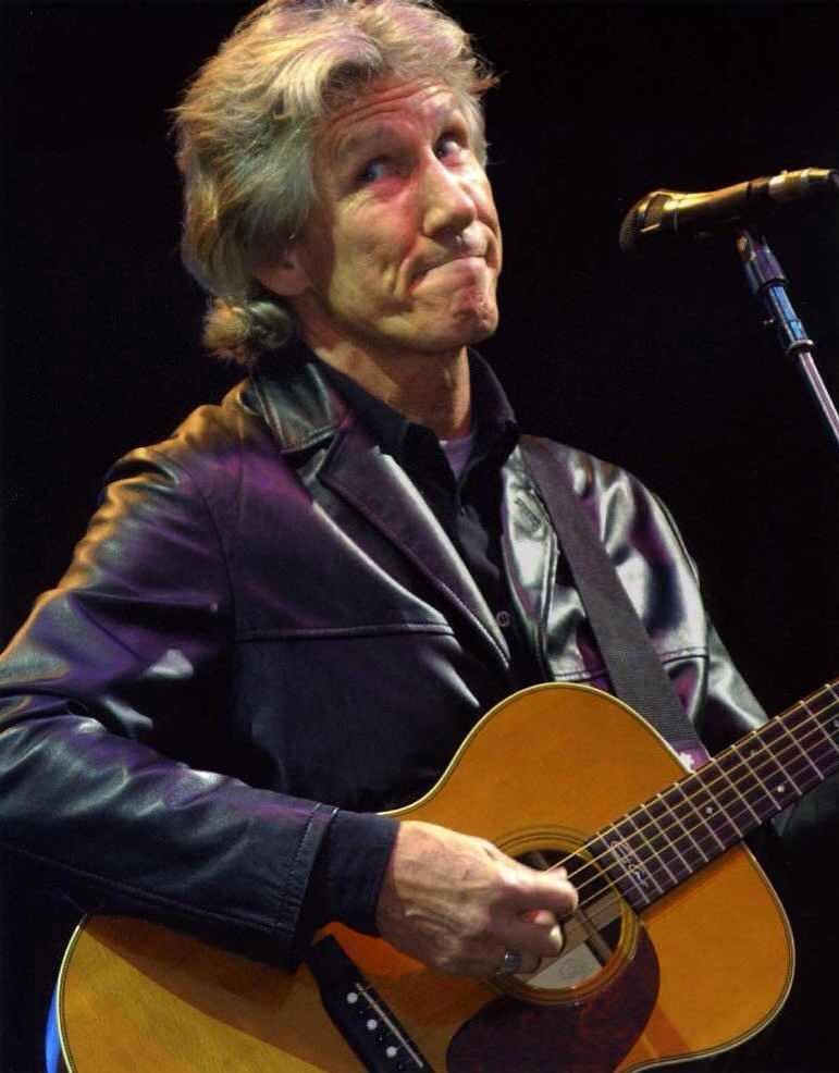Olha de quem é o niver!!!  
O tio águas fazendo 72 anos   Happy Bday,  Roger Waters I love uuu 