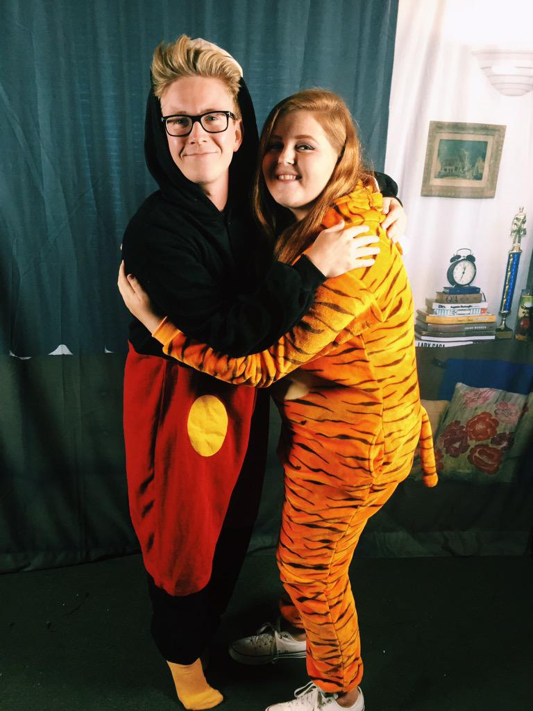 irrelevntjaimie's tweet photo. missing him #streamys #TylerOakley http://t.co/nTnrR447xv
