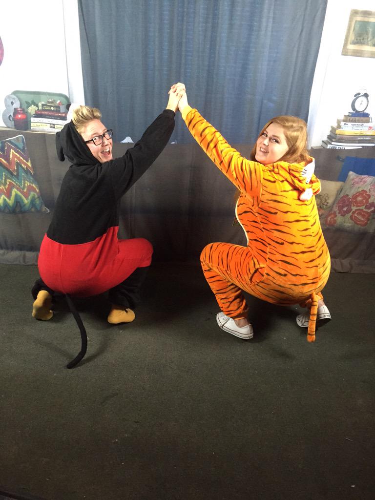 irrelevntjaimie's tweet photo. missing him #streamys #TylerOakley http://t.co/nTnrR447xv