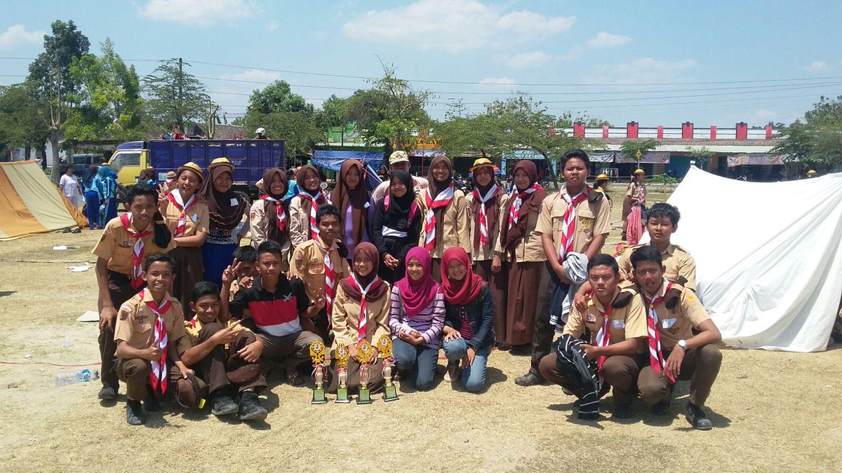 DA_SMANCA's tweet photo. Gugus Depan SMA N 1 Cawas, selamat untuk regu Flamboyan dan Rajawali yg membawa pulang 4 Piala. =D http://t.co/yi0HBmQA7E