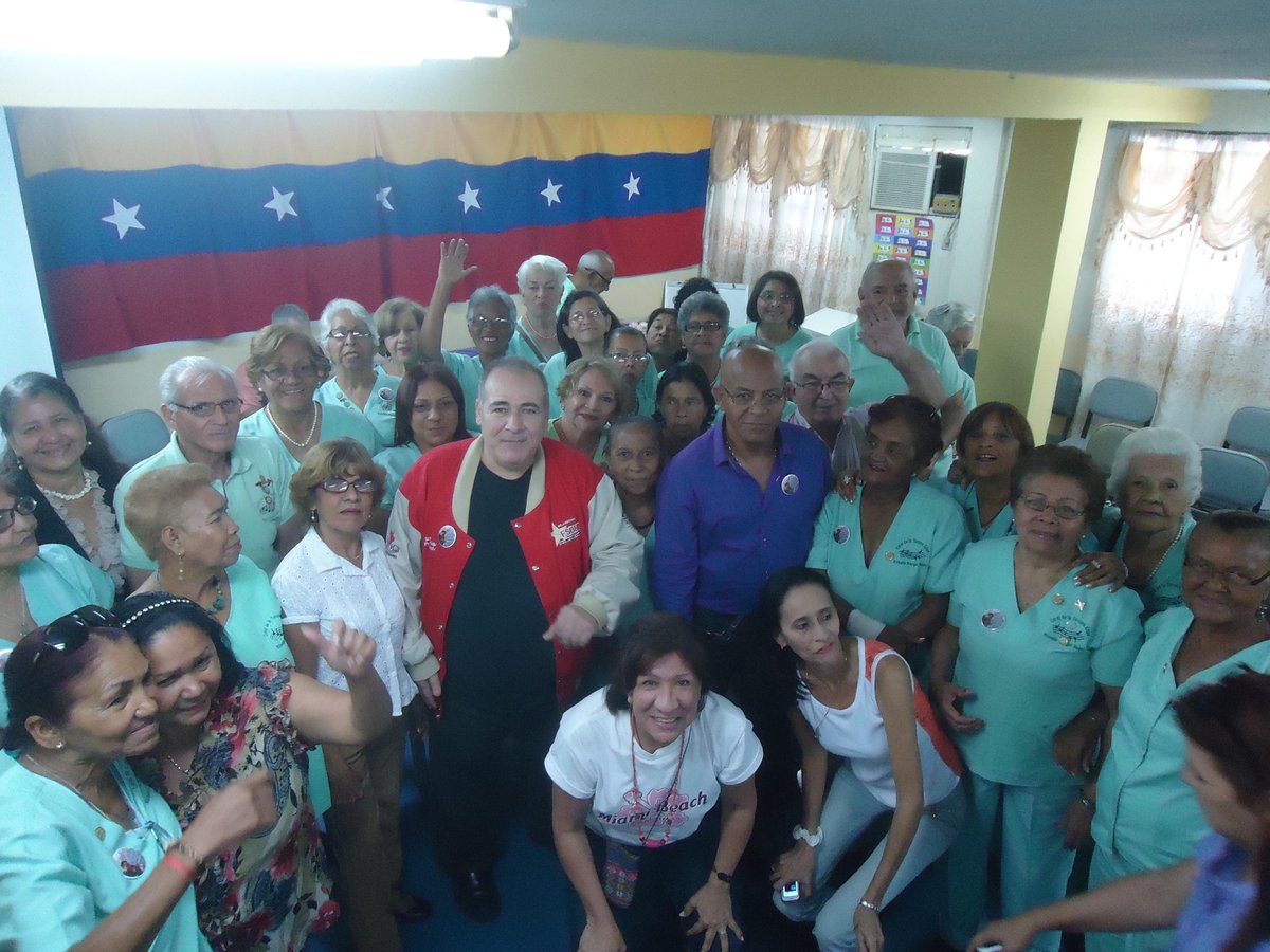 ZammourAlcalde's tweet photo. APOYANDO LA CORAL DE ARAGUA ACTO EN IMA #CHAVEZVIVE http://t.co/ZE2qtZaKvd