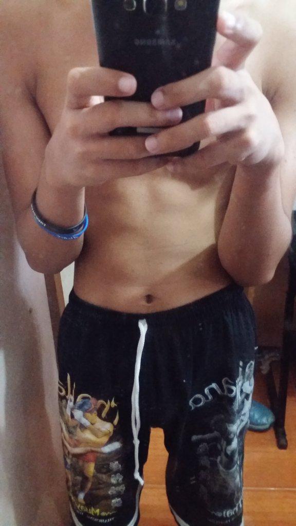MarkBjorny's tweet photo. Magka abs unta ko uy 😂😂 http://t.co/lvpUNYCgw6