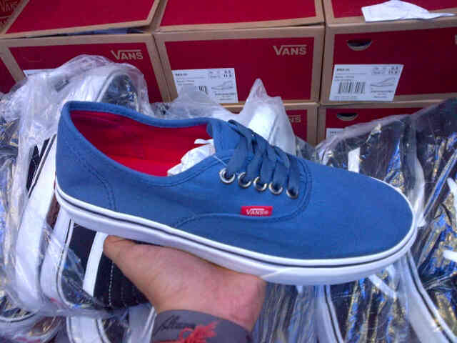 OnFireSneakerss's tweet photo. Vans auth washed 40-44 pin:2A037128 @CariProduk @CelotehPROMO @IklanCeloteh @Jualanku_ID @kicaupromo @TukangIklanID http://t.co/H4IlyEcLAG