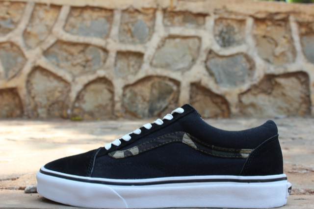 OnFireSneakerss's tweet photo. Vans oldskool list army black 40-44 HF @TukangIklanID @kicaupromo @Jualanku_ID @IklanCeloteh @CelotehPROMO http://t.co/m7YphDMmG9