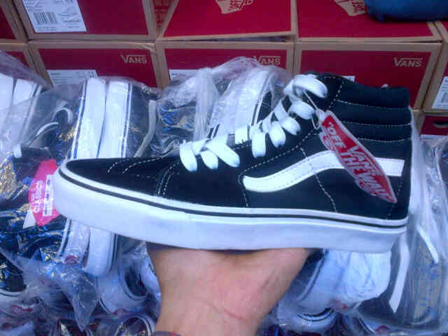 OnFireSneakerss's tweet photo. Vans sk8hi bw 40-44 HF pin:2A037128 @TukangIklanID @kicaupromo @Jualanku_ID @IklanCeloteh @CelotehPROMO http://t.co/9NIVUC4LyG