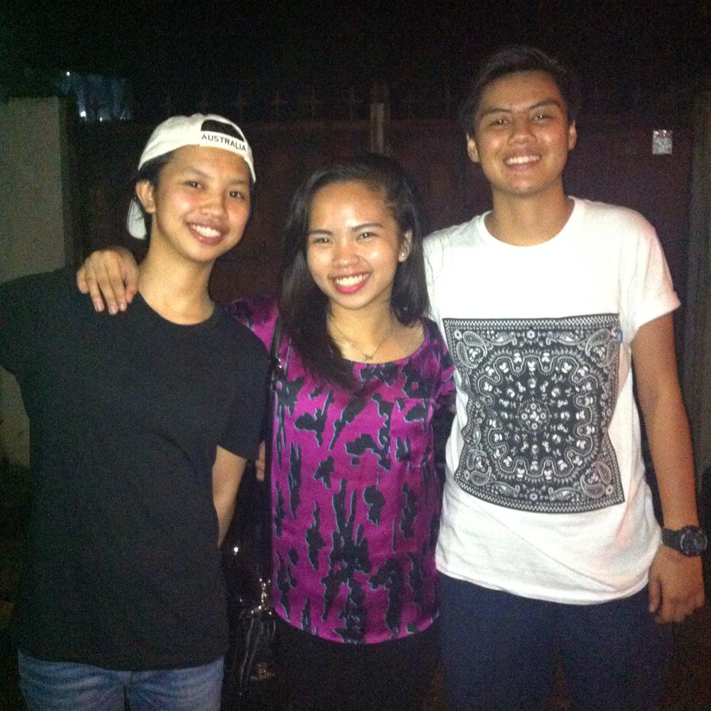 itsnicolecelis's tweet photo. Missed you so much, babies! So nice seeing u both last night 👬 #improvisedlighting 😅 @Rosollobuloron @rueiliscupidez http://t.co/MtmAG8Jz6M