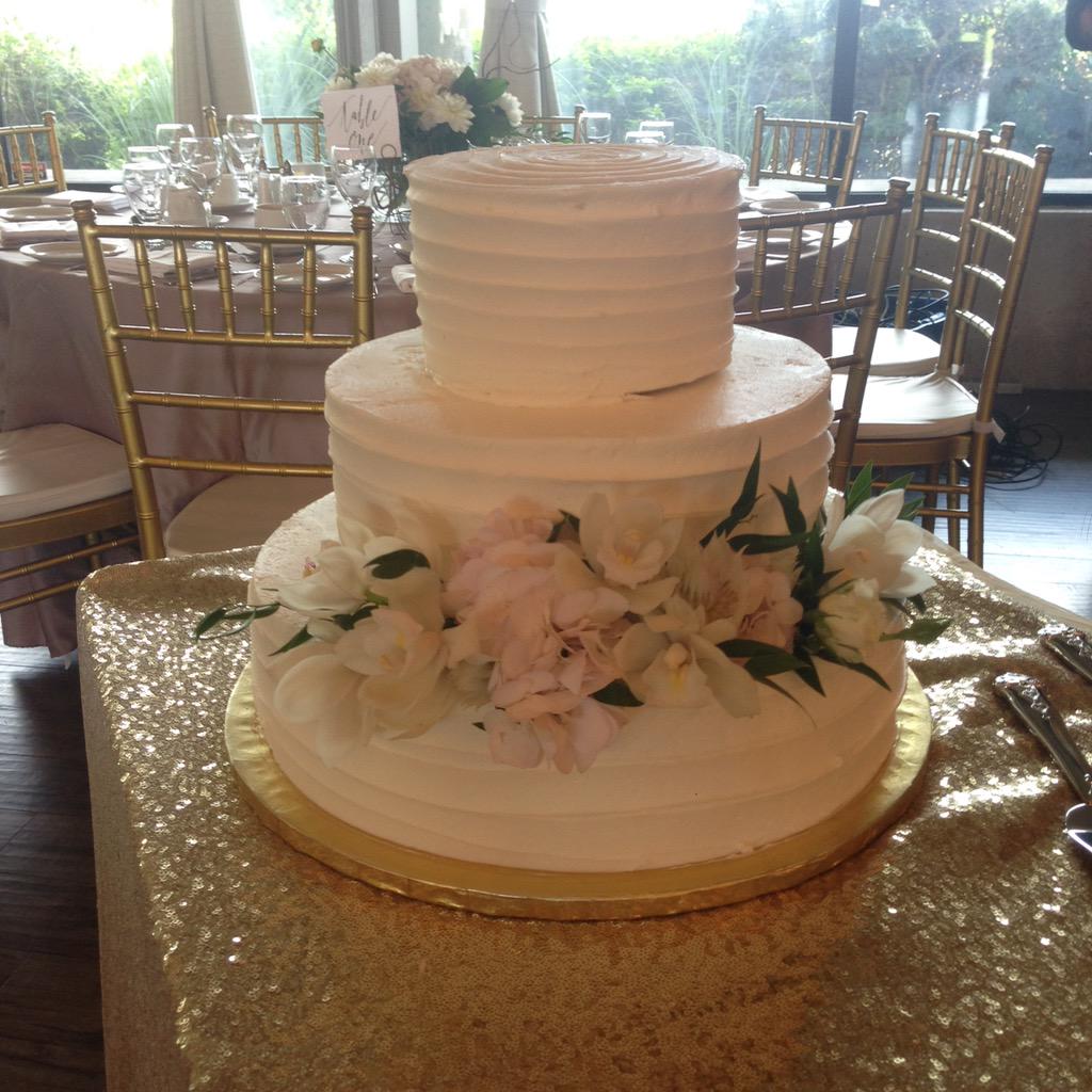 AydaProductions's tweet photo. Soo much love at K+D's wedding today @MayfairLakes http://t.co/7vffgWtkxi