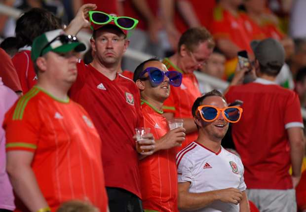 GOAL_ID's tweet photo. #Wales Imbau Fans Tidak Invasi Lapangan - http://t.co/AbrfDHWe5T http://t.co/J86dxy3AOQ